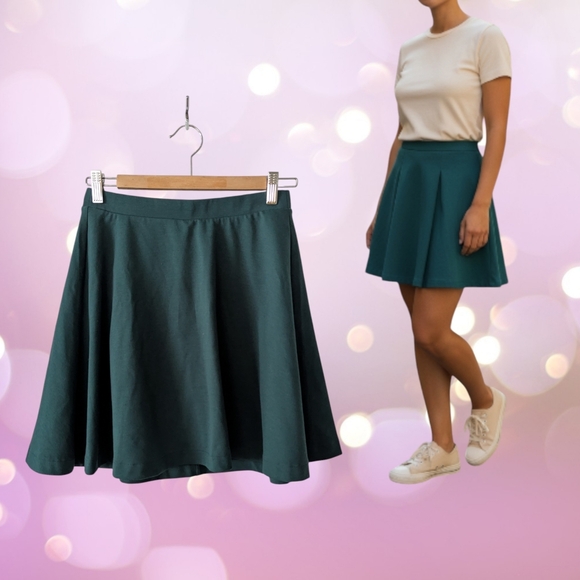 Old Navy Dresses & Skirts - 2 For $10 - Old Navy Forest Green Mini Skirt S